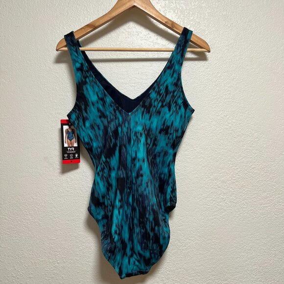 NWT TYR One Piece Swimsuit Green Removable Cups Size M - Picture 6 of 6